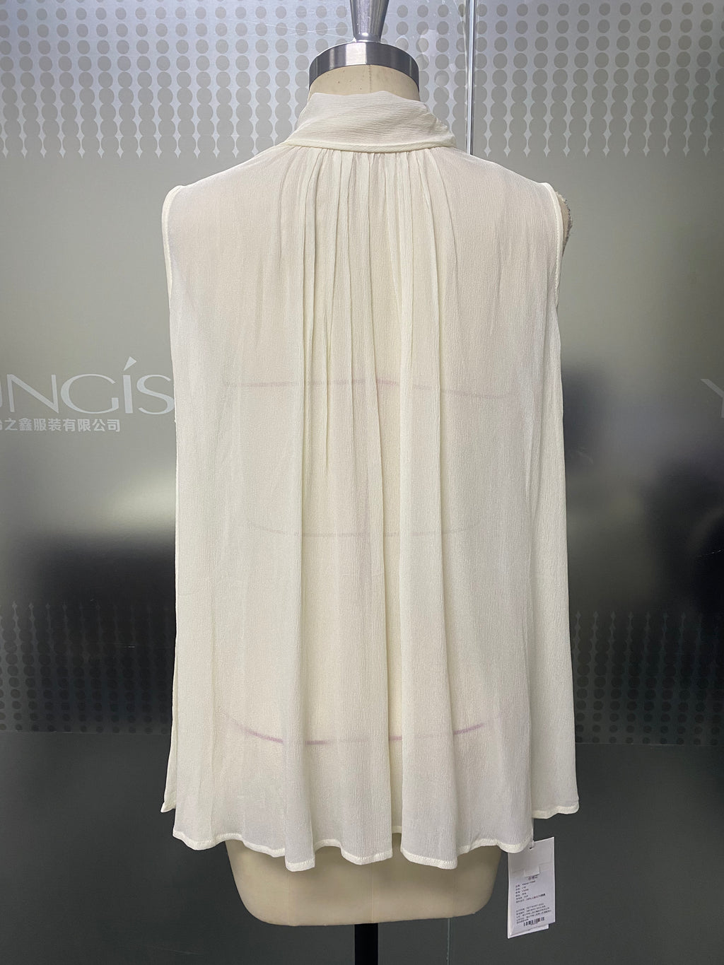 French Commuter V-Neck Tie Blouse Back Gathered A-Line Hem Lightweight Slimming Versatile Sleeveless Chiffon Top