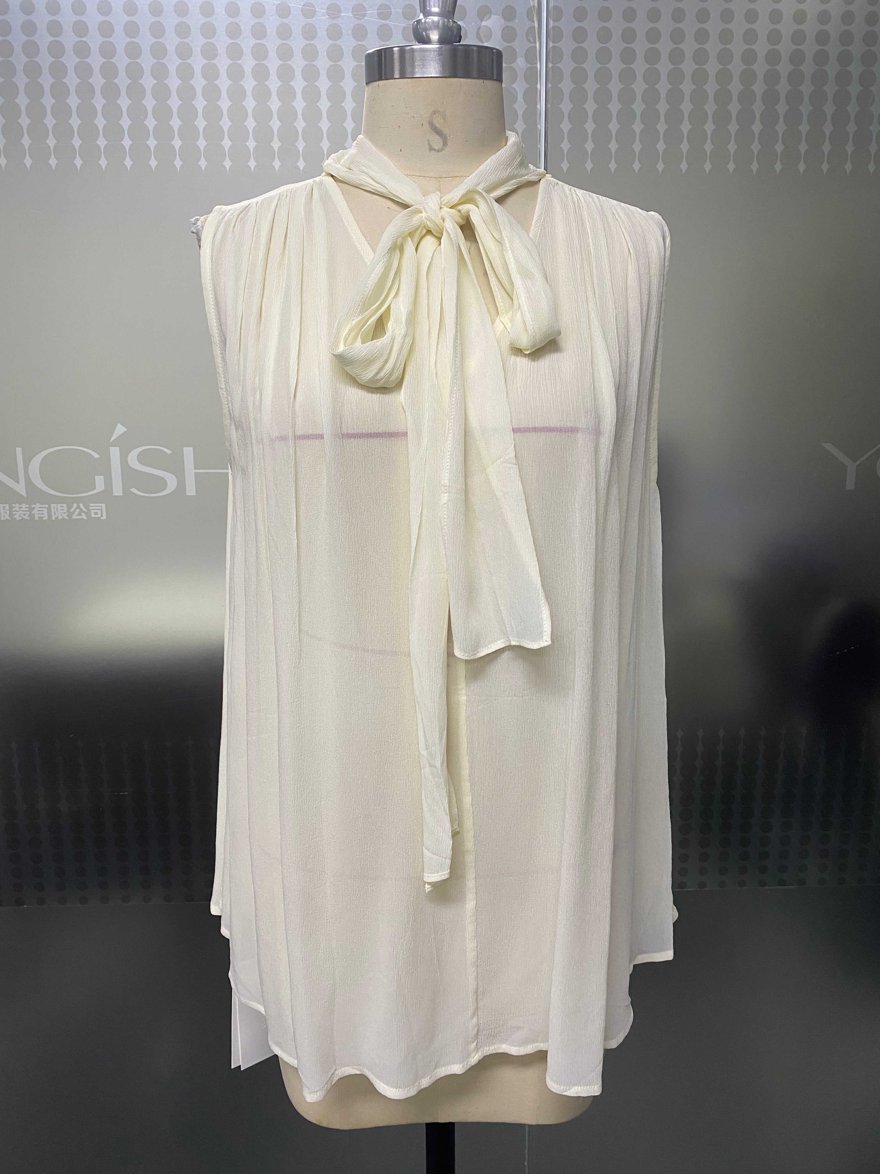 French Commuter V-Neck Tie Blouse Back Gathered A-Line Hem Lightweight Slimming Versatile Sleeveless Chiffon Top