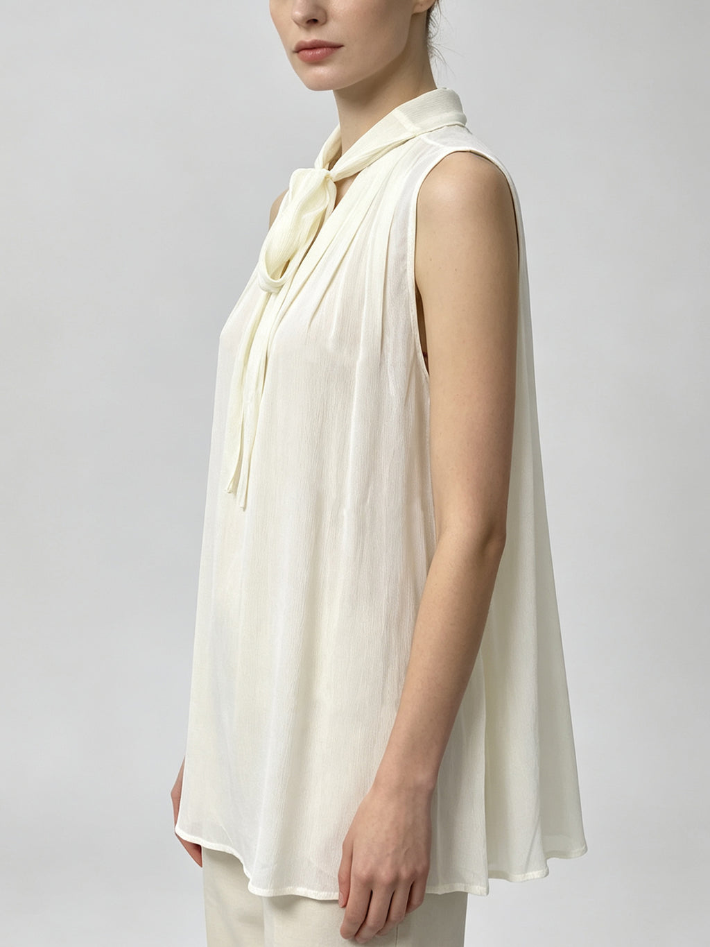 French Commuter V-Neck Tie Blouse Back Gathered A-Line Hem Lightweight Slimming Versatile Sleeveless Chiffon Top